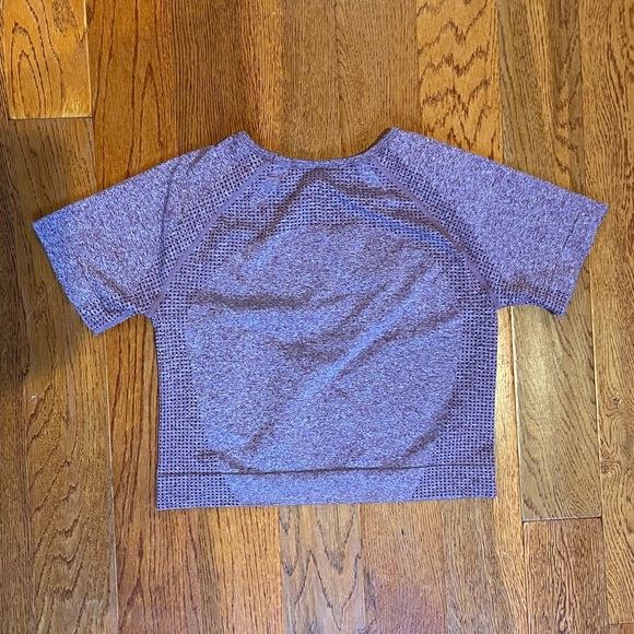 Cropped Compression Top - Picture 2 of 3